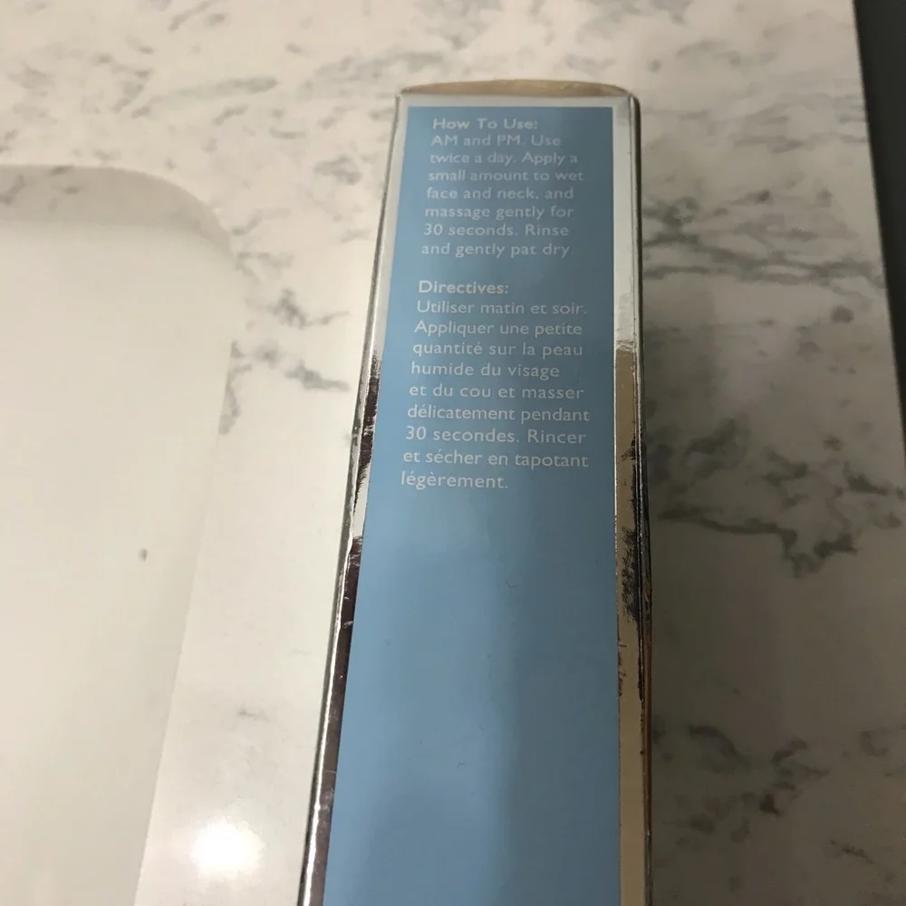Kate Somerville Detox Daily Cleanser - White